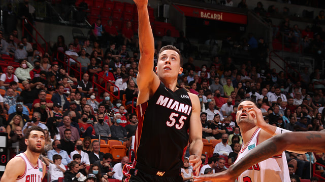 而是牌桌上 而是牌桌上